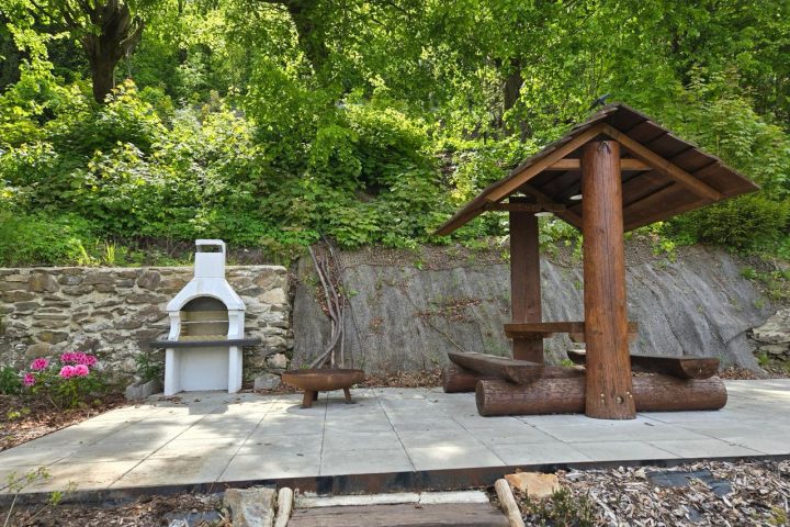 posezeni u grilu jachymov